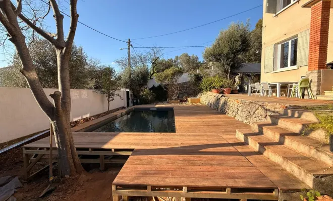 Installation d'une piscine en aluminium semi-enterrée à Toulon, Aubagne, LPB Piscines