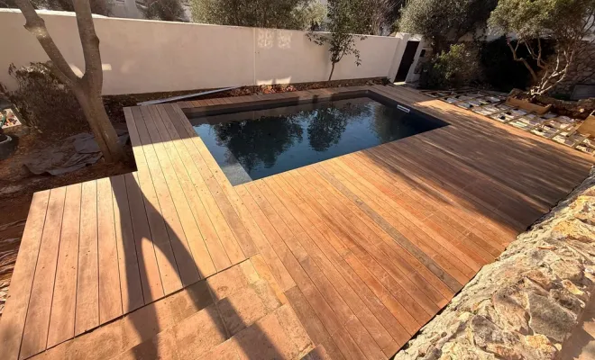 Installation d'une piscine en aluminium semi-enterrée à Toulon, Aubagne, LPB Piscines