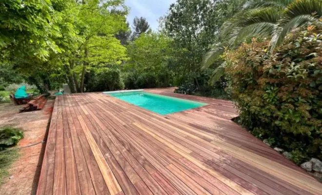 Terrasse de piscine en bois, Aubagne, LPB Piscines
